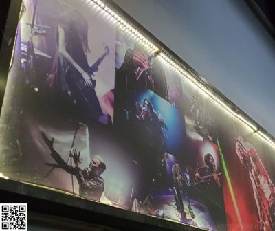 China 2024
Schön zu sehen, dass die MAO Livehouse Gruppe in ihrer Hall of Fame Lacrimosa mit einem der ersten Bilder zeigt!
★★★
Nice to see that the MAO Livehouse group is featuring Lacrimosa in their Hall of Fame with one of the first pictures!
