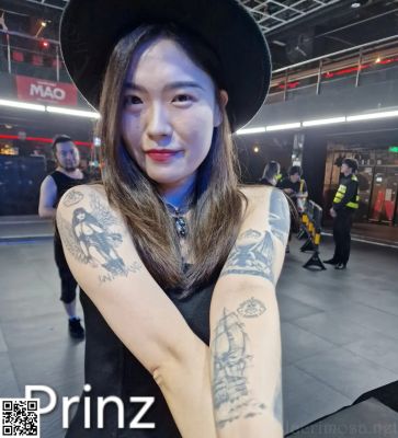 Prinz
Eine Auswahl grossartiger Tattoos auf der Haut toller Menschen mit perfektem Musikgeschmack, die wir in den letzten Tagen treffen durften.
★★★
A selection of great tattoos on the skin of great people with perfect taste in music that we had the pleasure of meeting over the last few days.
